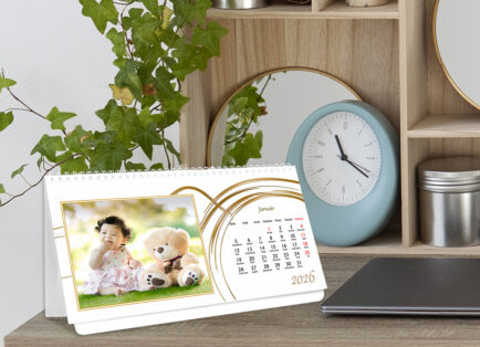 Névnapos 12 lapos asztali naptár (15x30 cm) fekvő képekhez